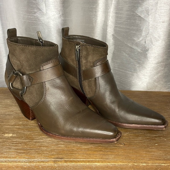 Vince Camuto Women’s 8 Leather Ankle Bootie - Picture 1 of 8